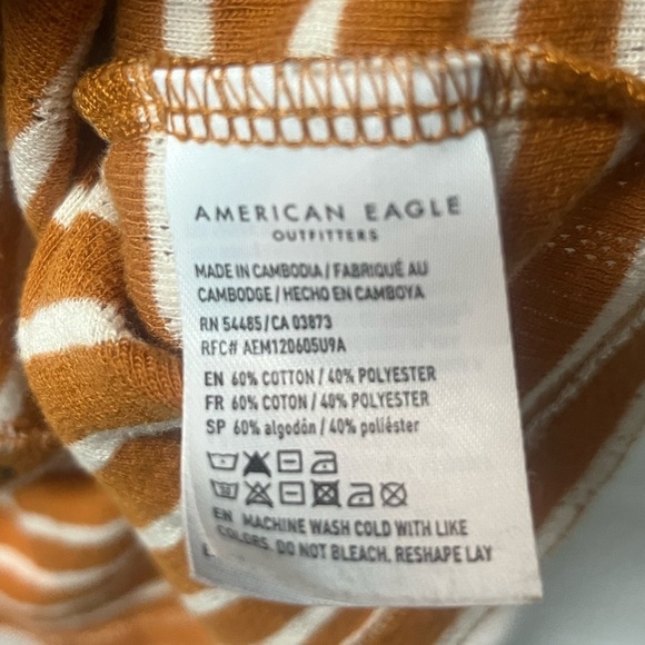 American Eagle Striped Snap Up
Crop Top- S - Picture 3 of 4